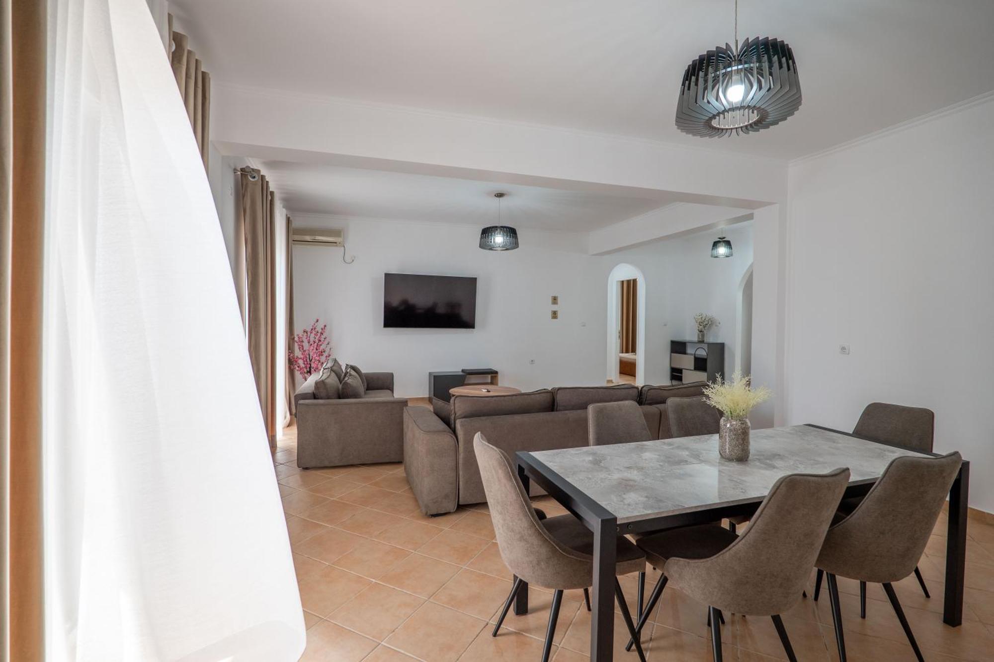 Hoteleks Inn & Suites Sarandë Esterno foto