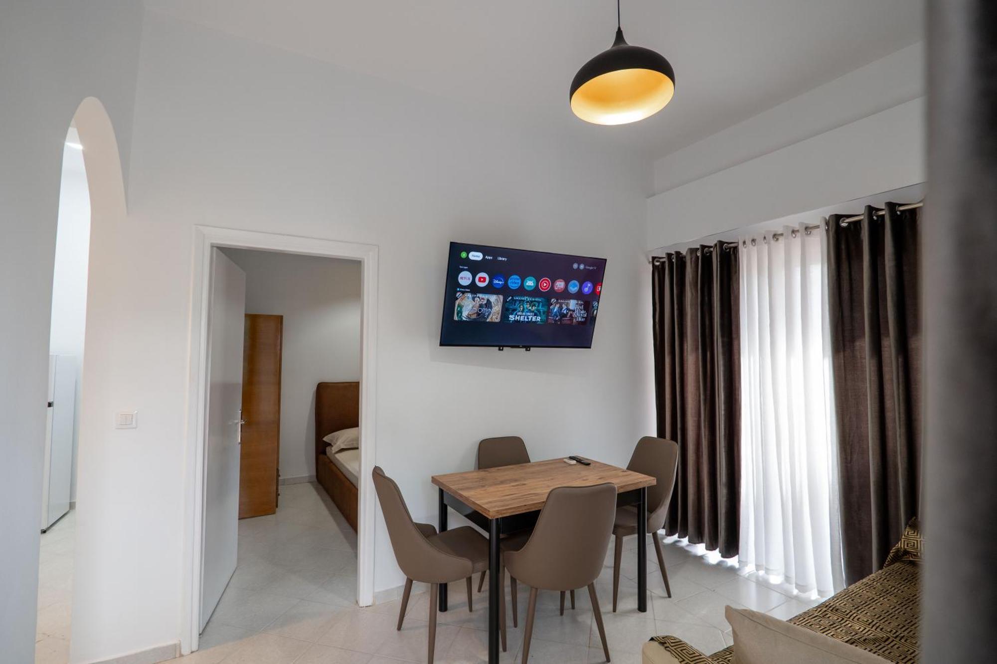 Hoteleks Inn & Suites Sarandë Esterno foto