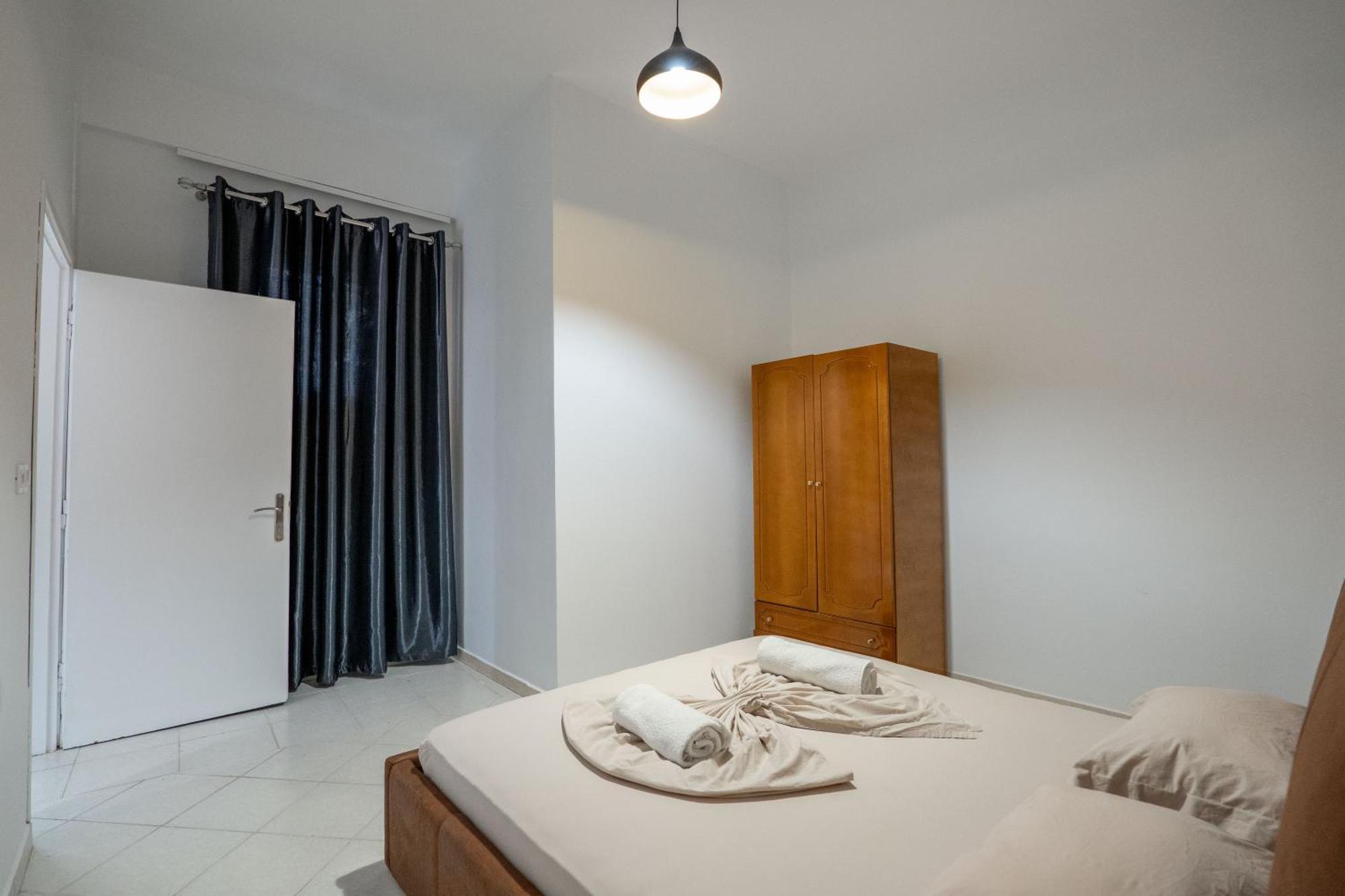 Hoteleks Inn & Suites Sarandë Esterno foto