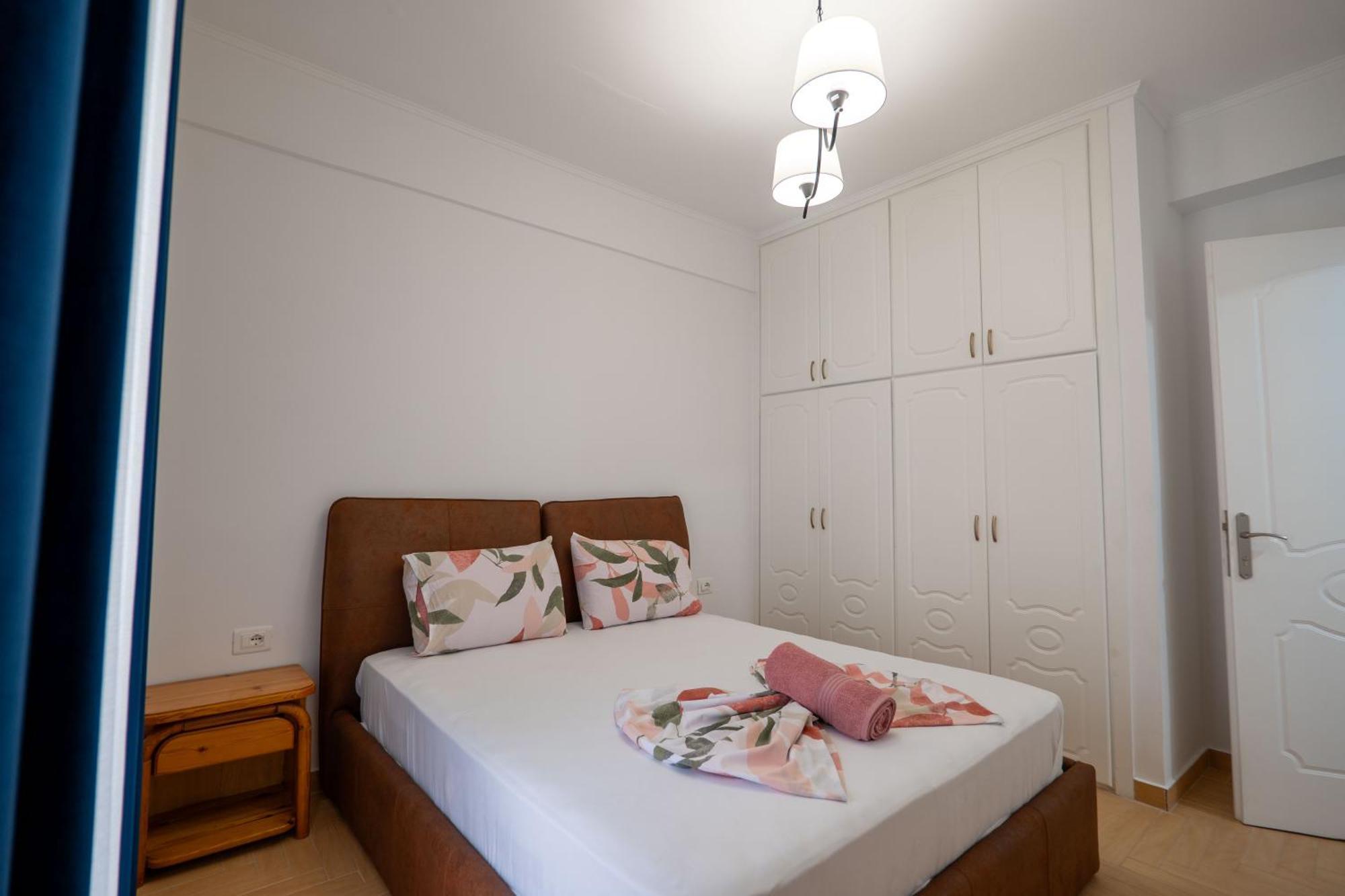 Hoteleks Inn & Suites Sarandë Esterno foto