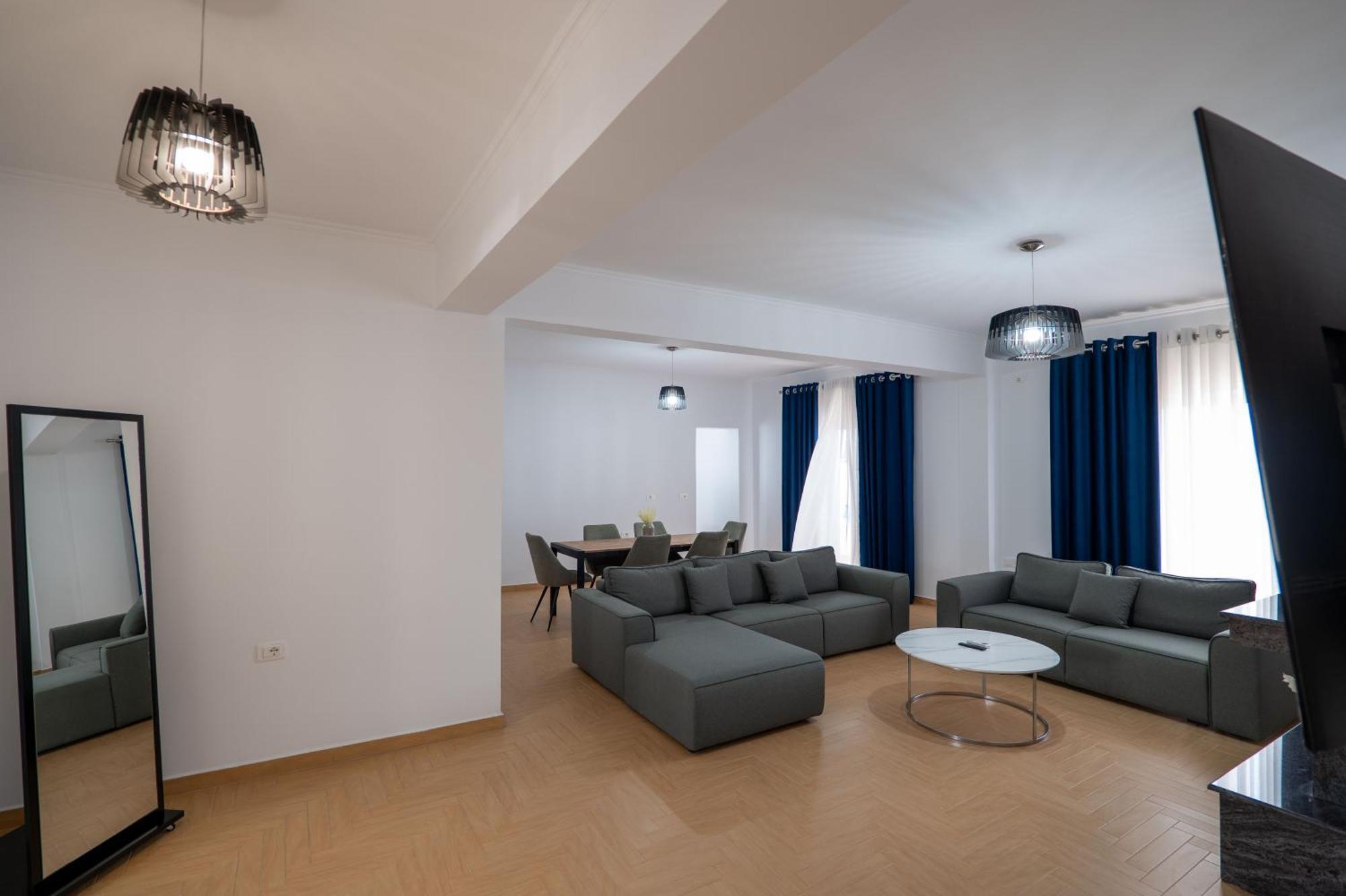 Hoteleks Inn & Suites Sarandë Esterno foto