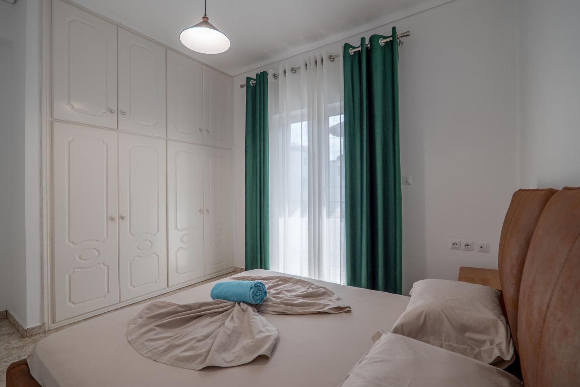 Hoteleks Inn & Suites Sarandë Esterno foto