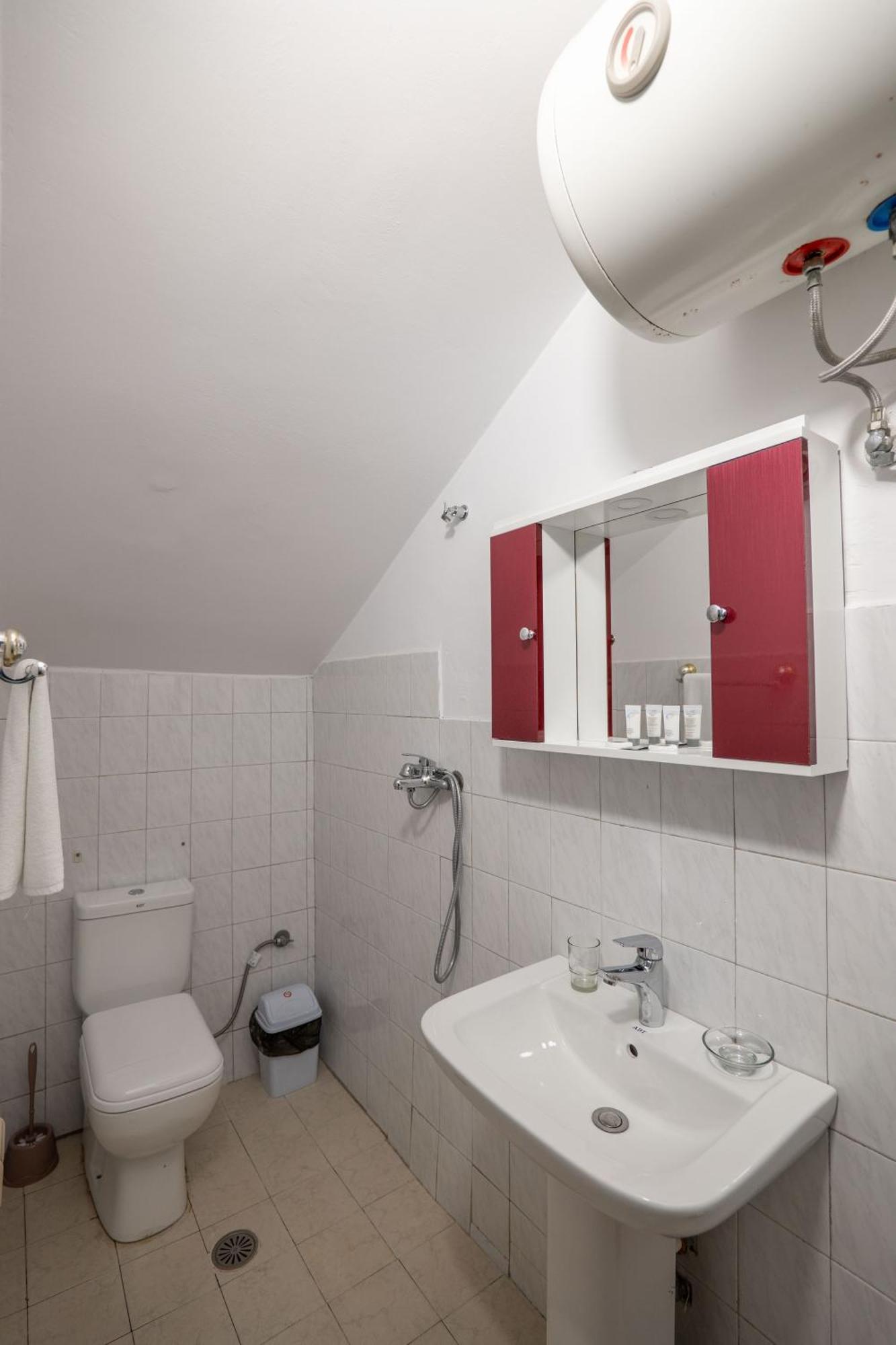 Hoteleks Inn & Suites Sarandë Esterno foto