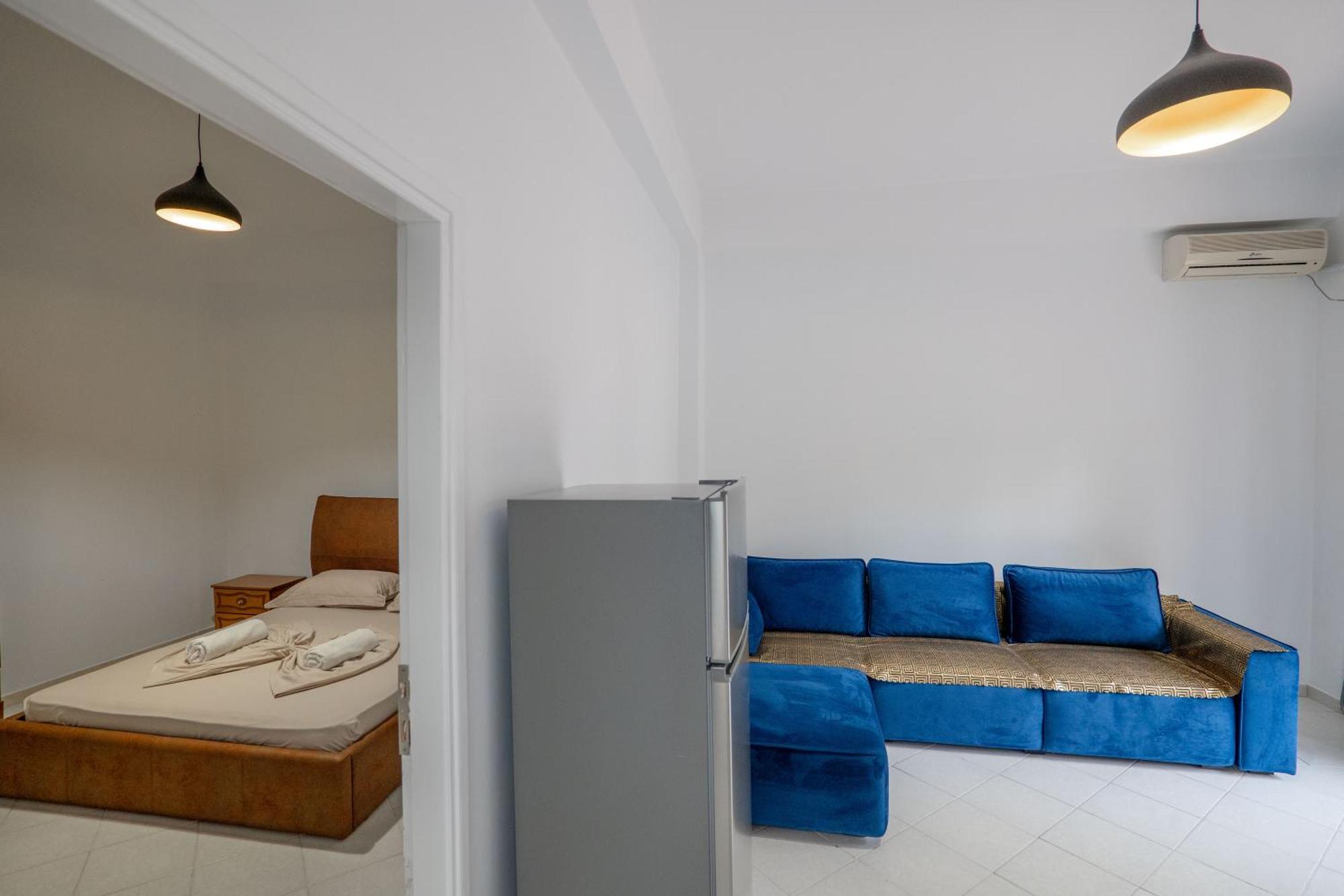 Hoteleks Inn & Suites Sarandë Esterno foto