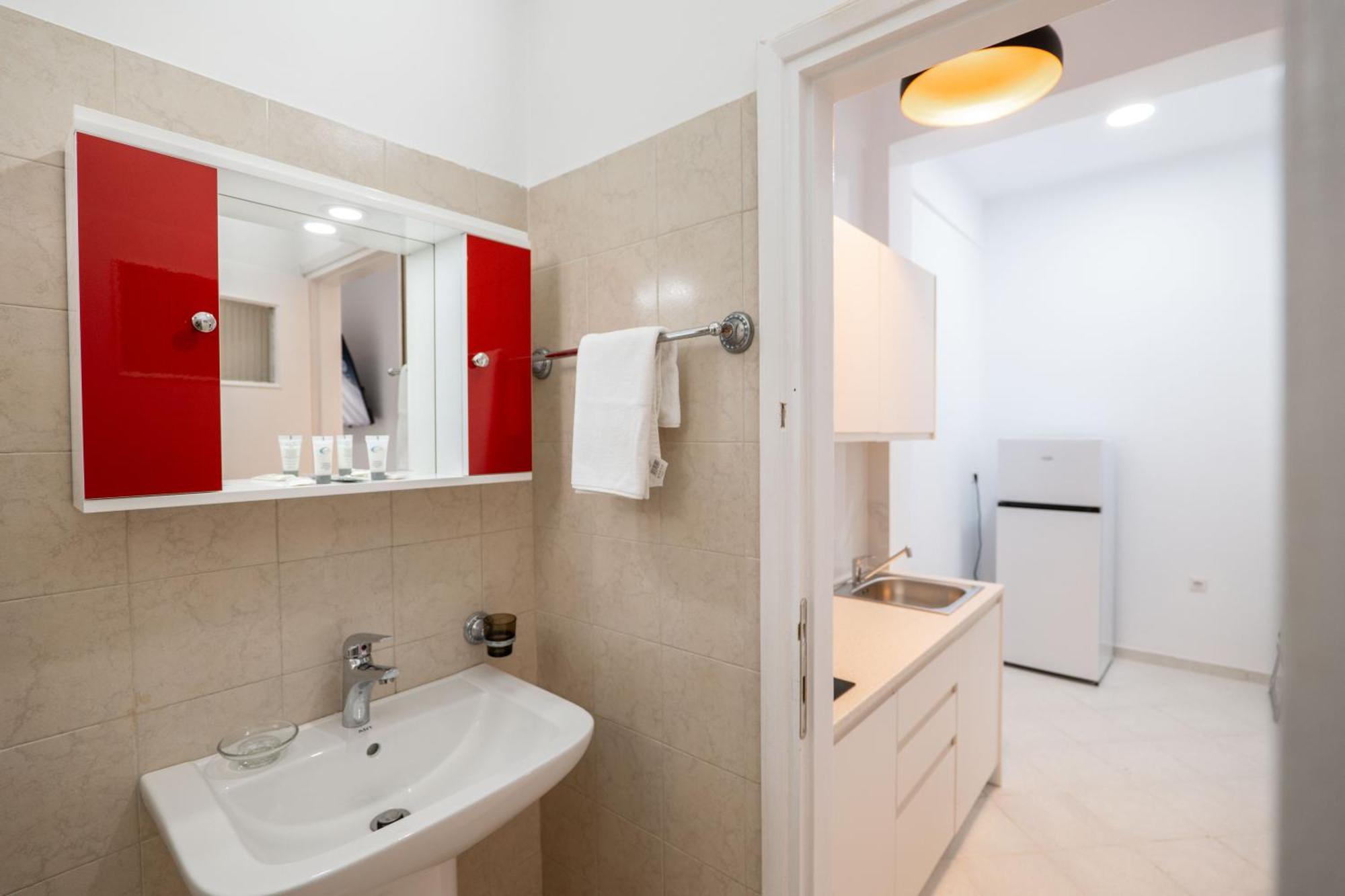 Hoteleks Inn & Suites Sarandë Esterno foto