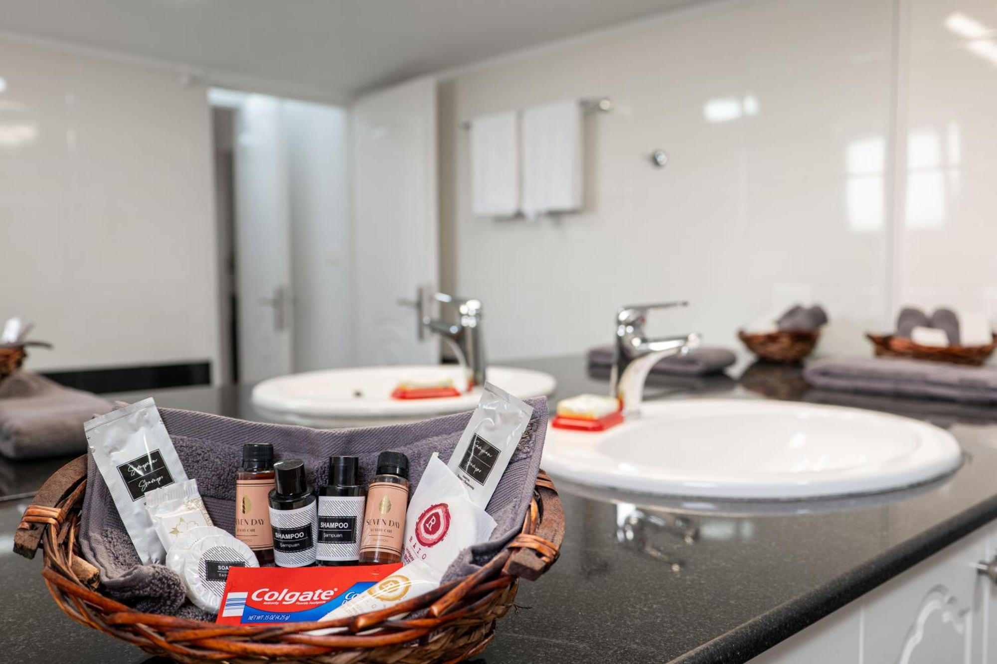 Hoteleks Inn & Suites Sarandë Esterno foto