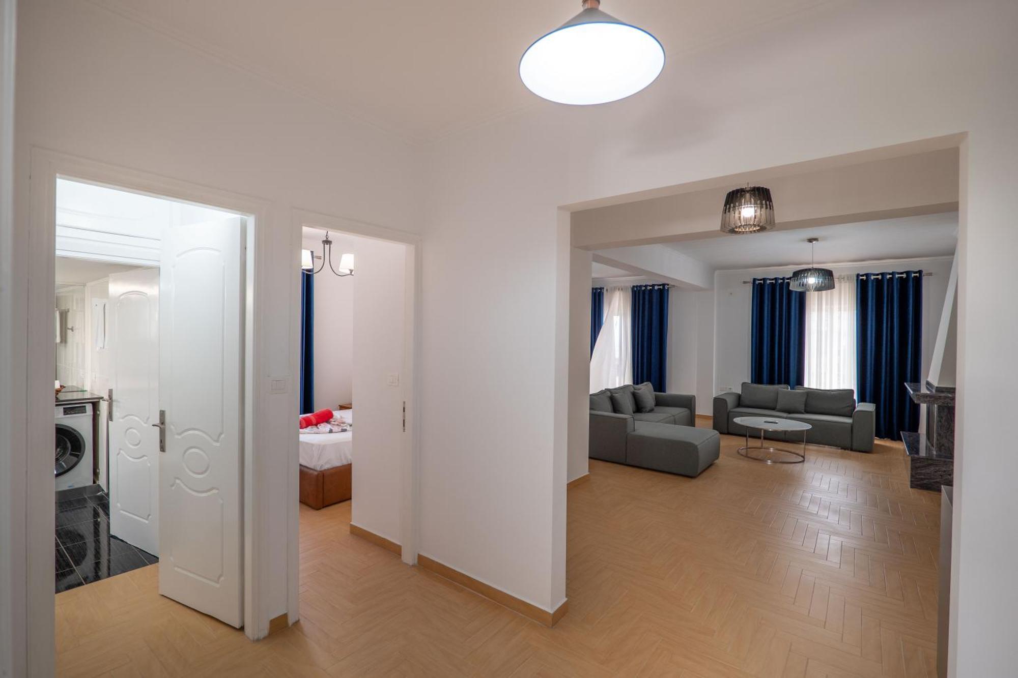 Hoteleks Inn & Suites Sarandë Esterno foto