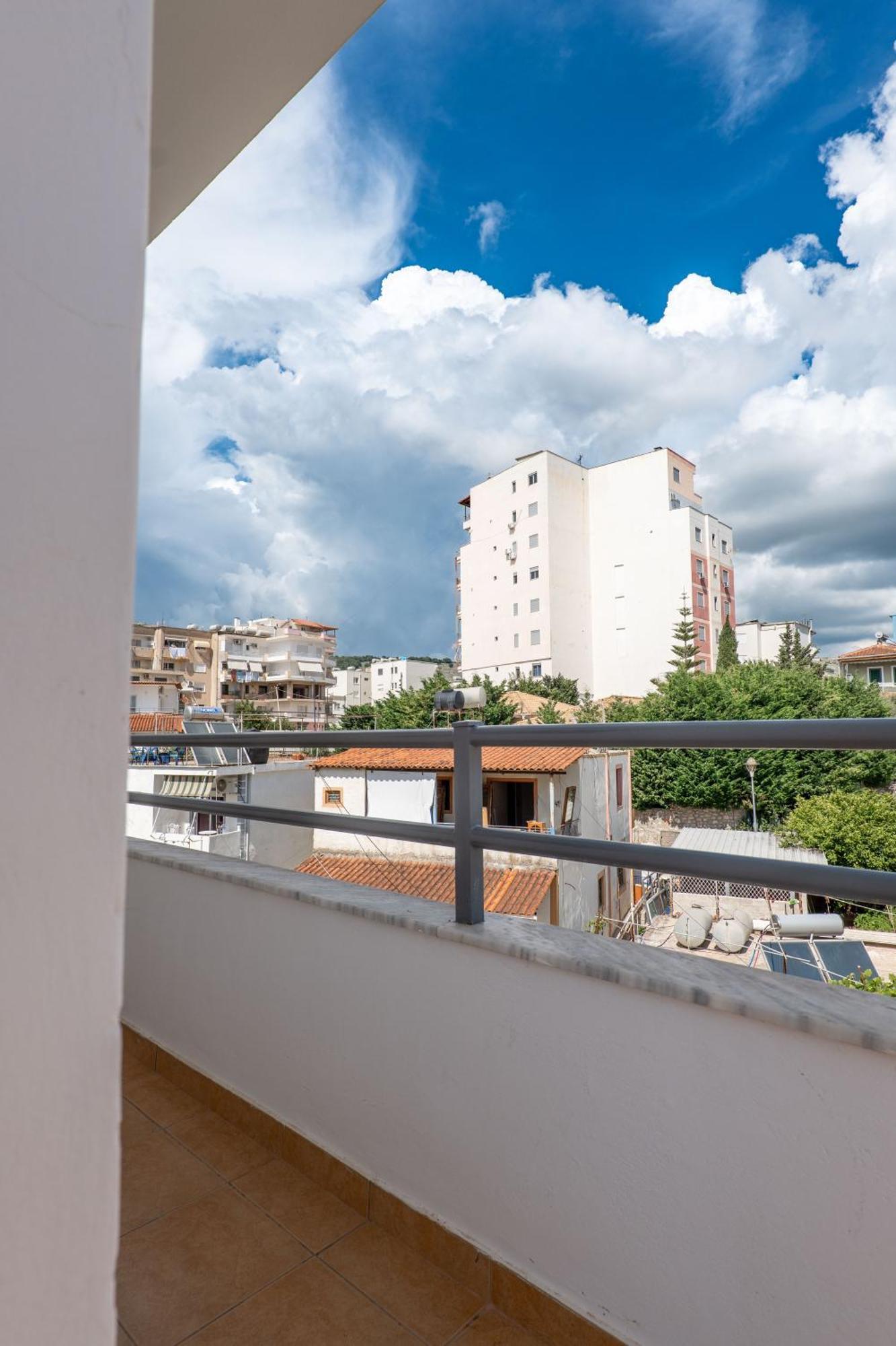 Hoteleks Inn & Suites Sarandë Esterno foto