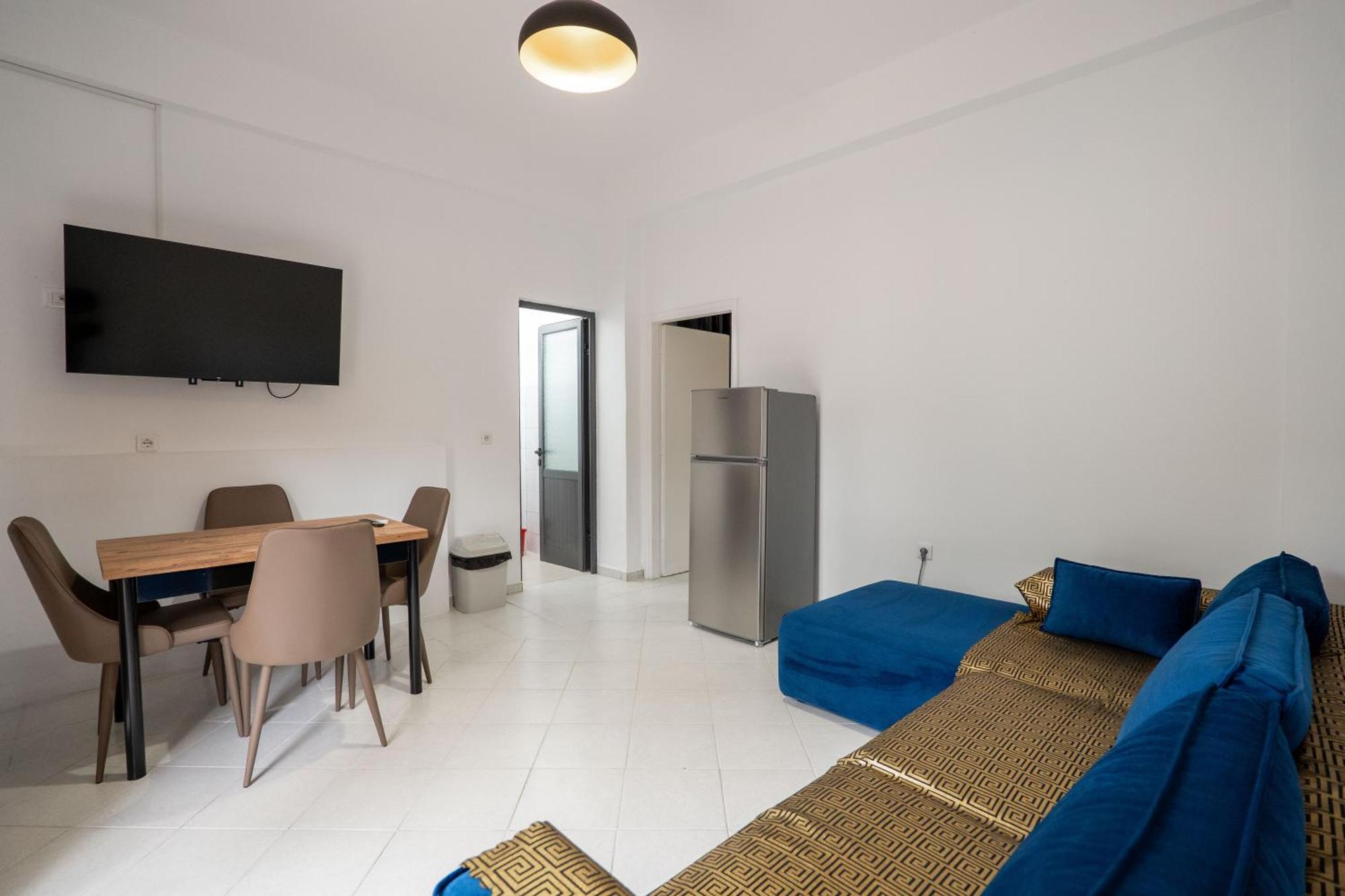 Hoteleks Inn & Suites Sarandë Esterno foto