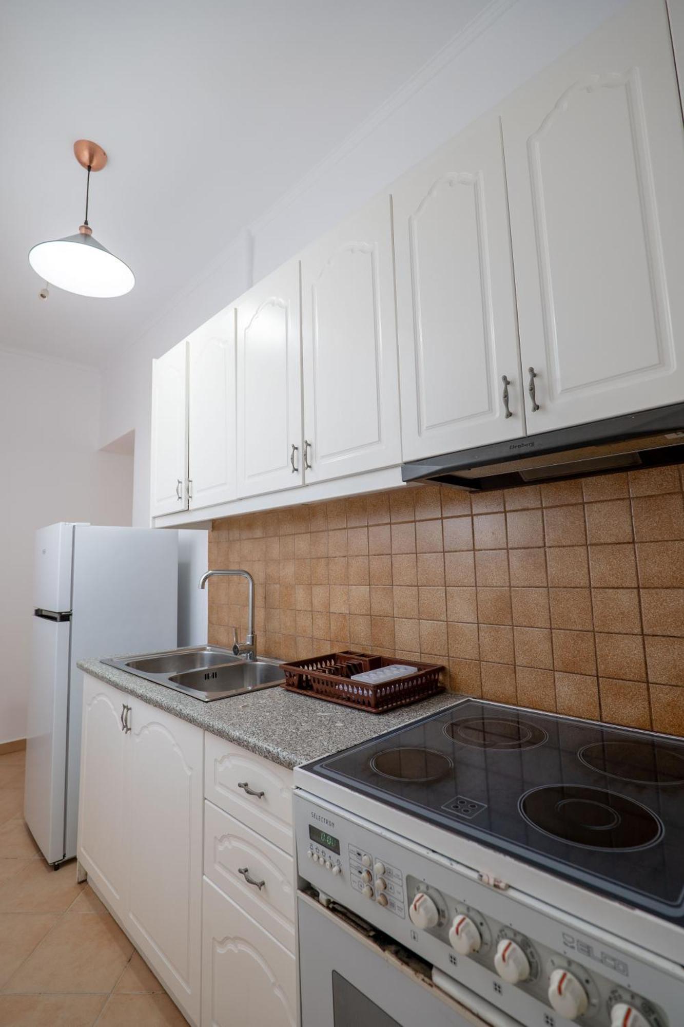 Hoteleks Inn & Suites Sarandë Esterno foto
