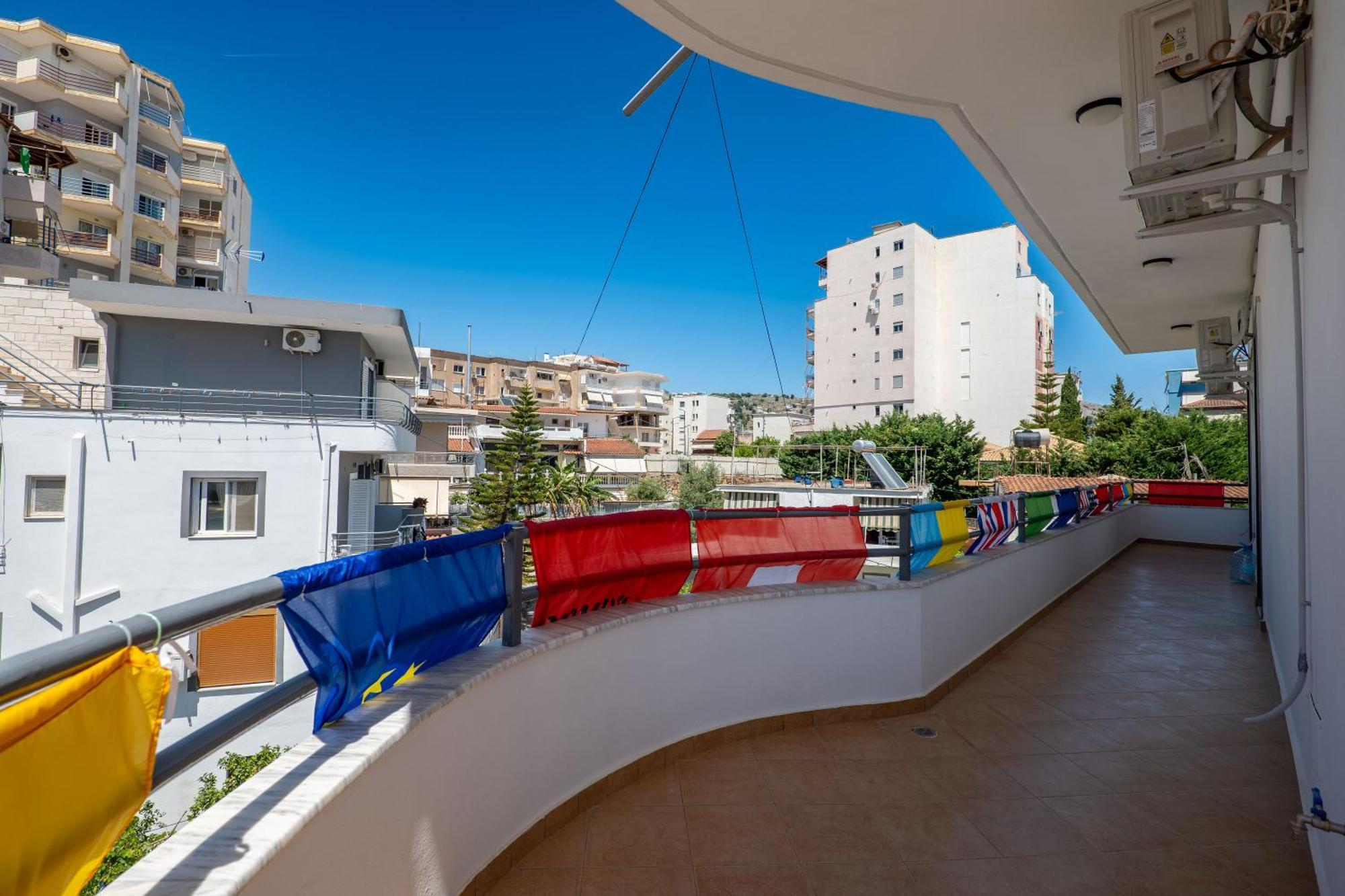 Hoteleks Inn & Suites Sarandë Esterno foto