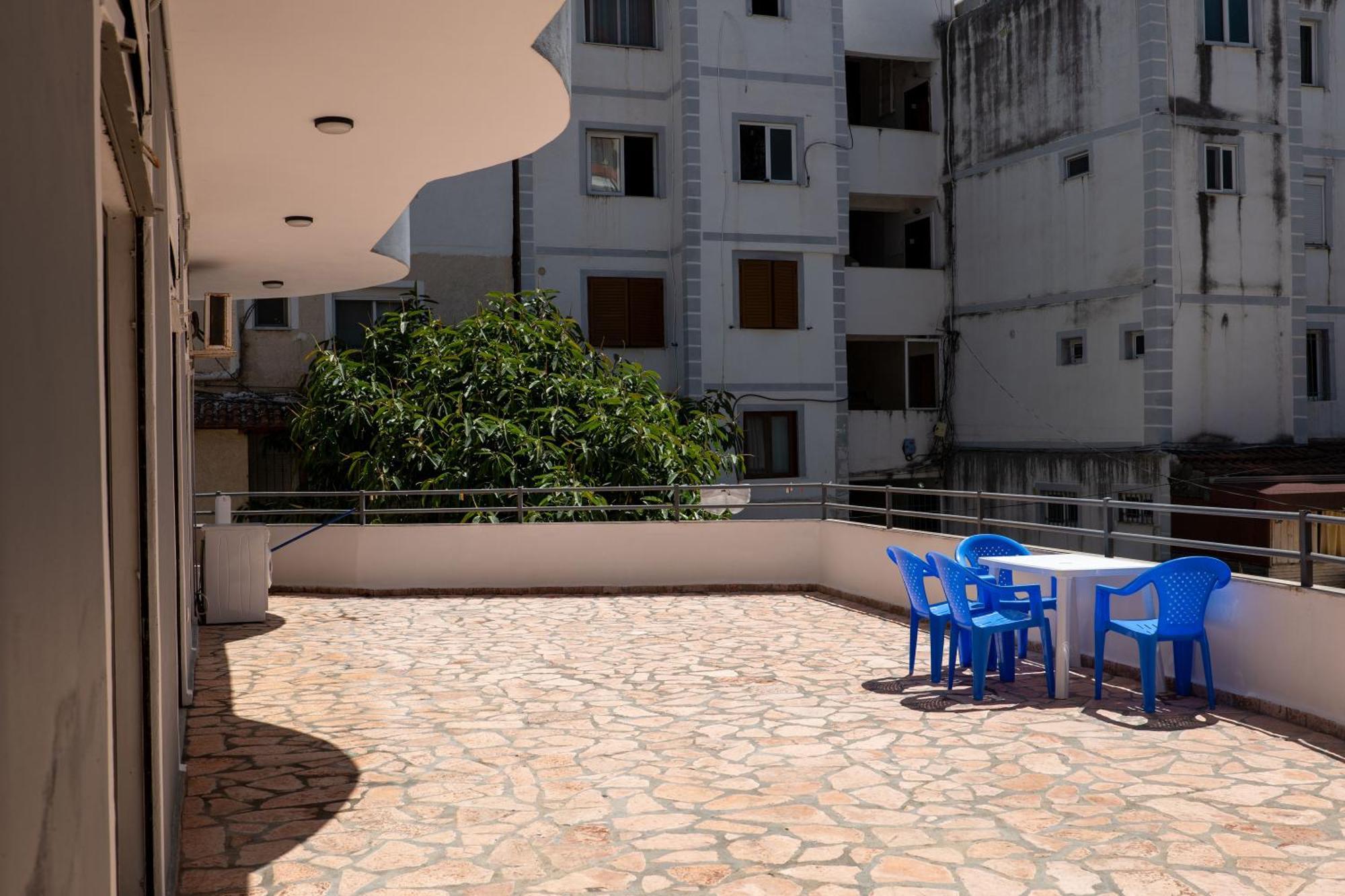 Hoteleks Inn & Suites Sarandë Esterno foto