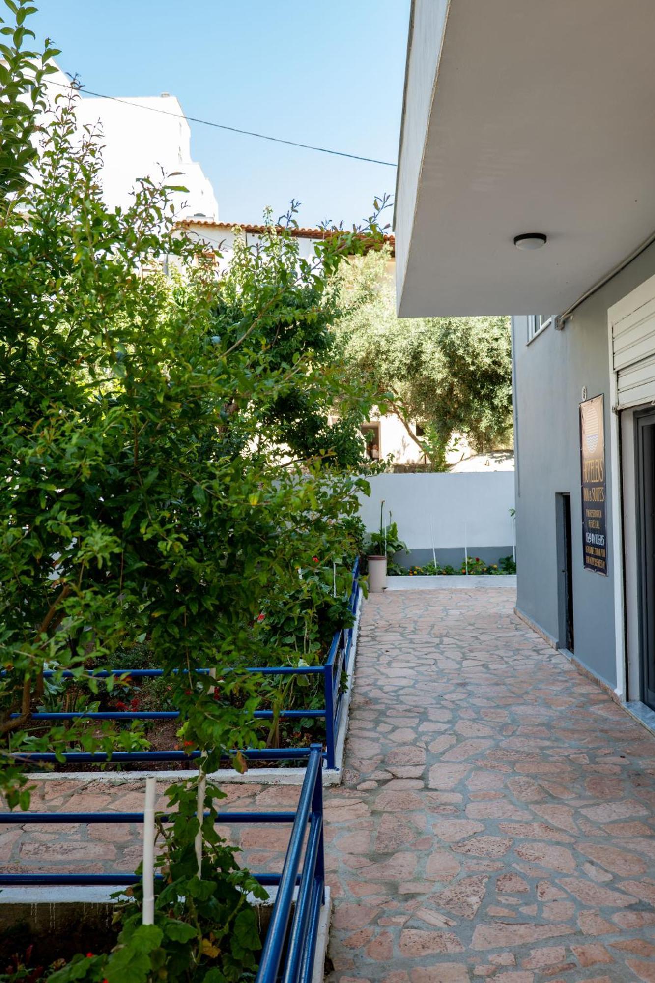 Hoteleks Inn & Suites Sarandë Esterno foto